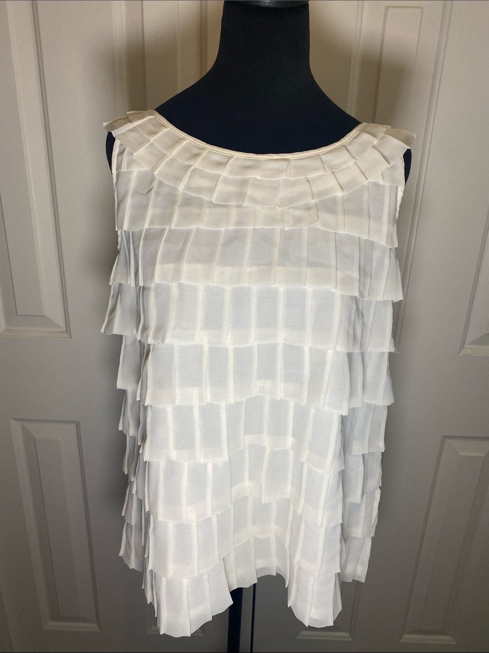 New York and Company Women’s Ivory Layered Ruffle Shell Top NWT SIZE 14